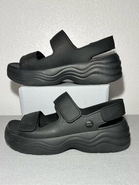 Crocs Women's Skyline Sandals